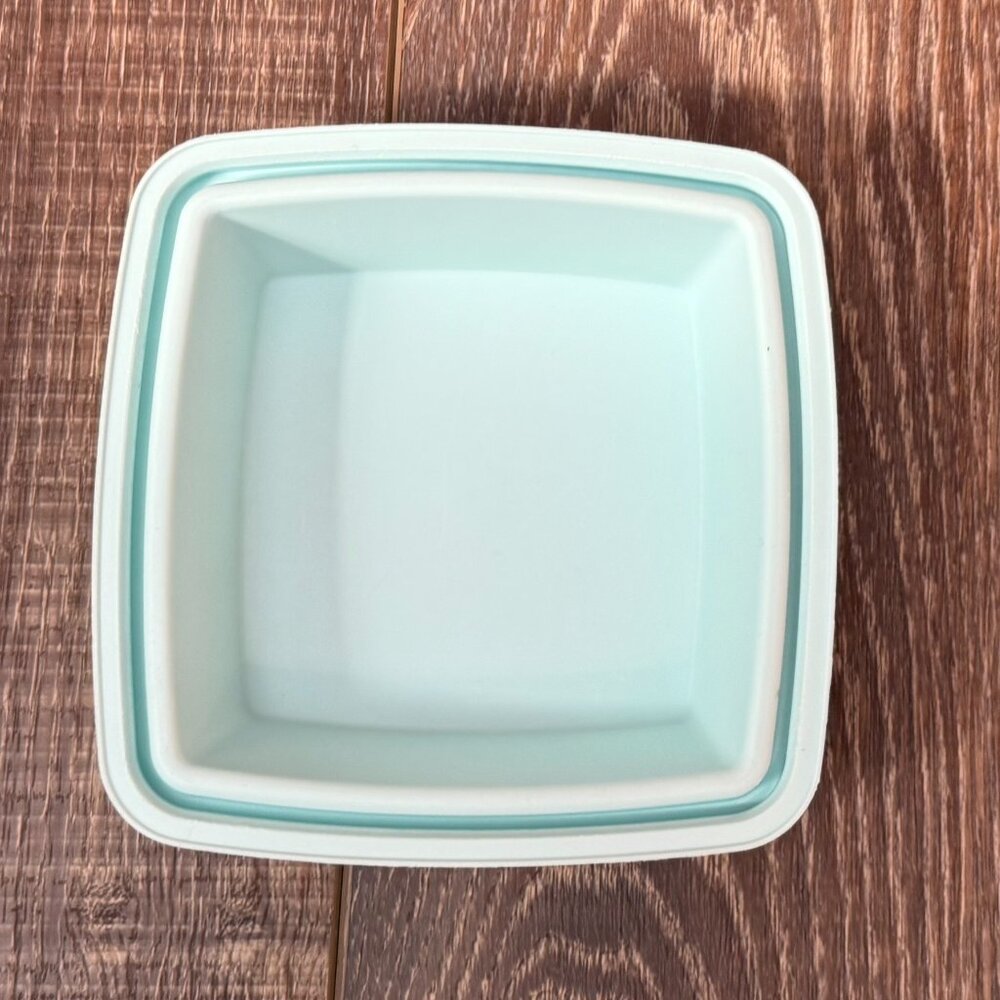 Tupperware Pick-A-Deli Pickle Container - Picture 15 of 16